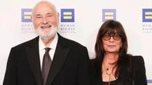 �nl� y�netmen Rob Reiner ve e�i evlerinde �l� bulundu... O�ullar� g�zalt�nda