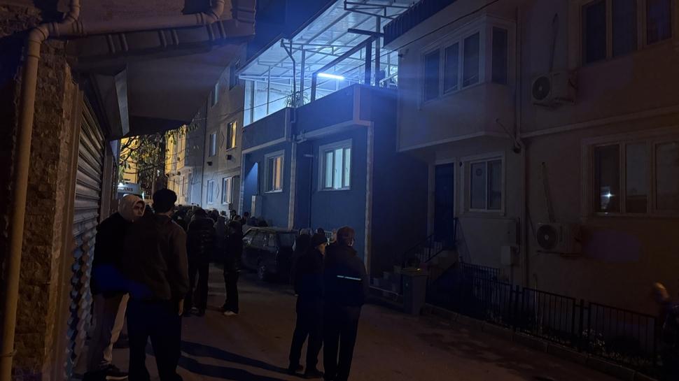 Yak�nlar�n� deh�ete d���ren olay! Baba as�l� halde k�z� yata��nda �l� bulundu