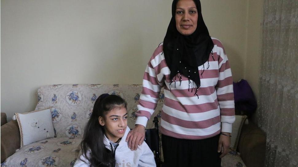 Devlet Bahçeli çağrıya kayıtsız kalmadı... Engelli kıza tekerlekli sandalye sürprizi