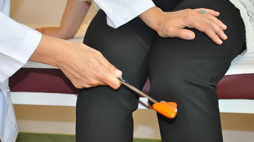 Dizlerinizden gelen çıtlama sesleri endişelendiriyor mu? Uzmanlar uyarıyor