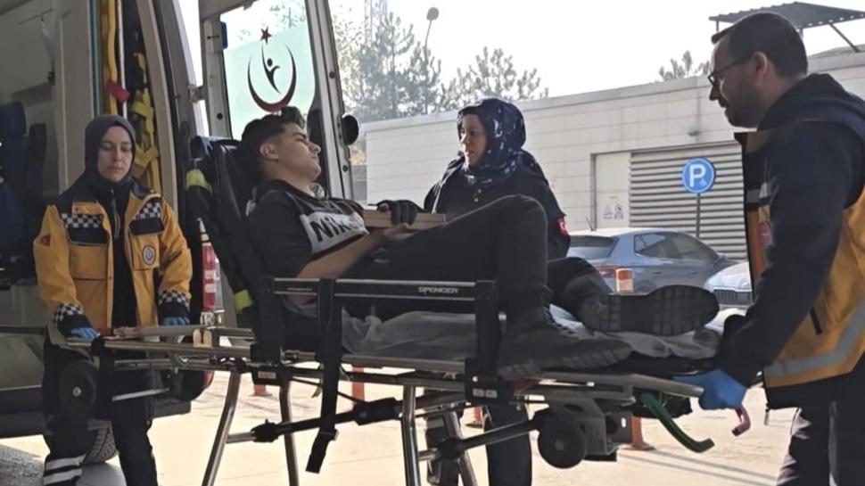 Fabrikada garip kaza! Tahtaya çakmak isterken eline çaktı