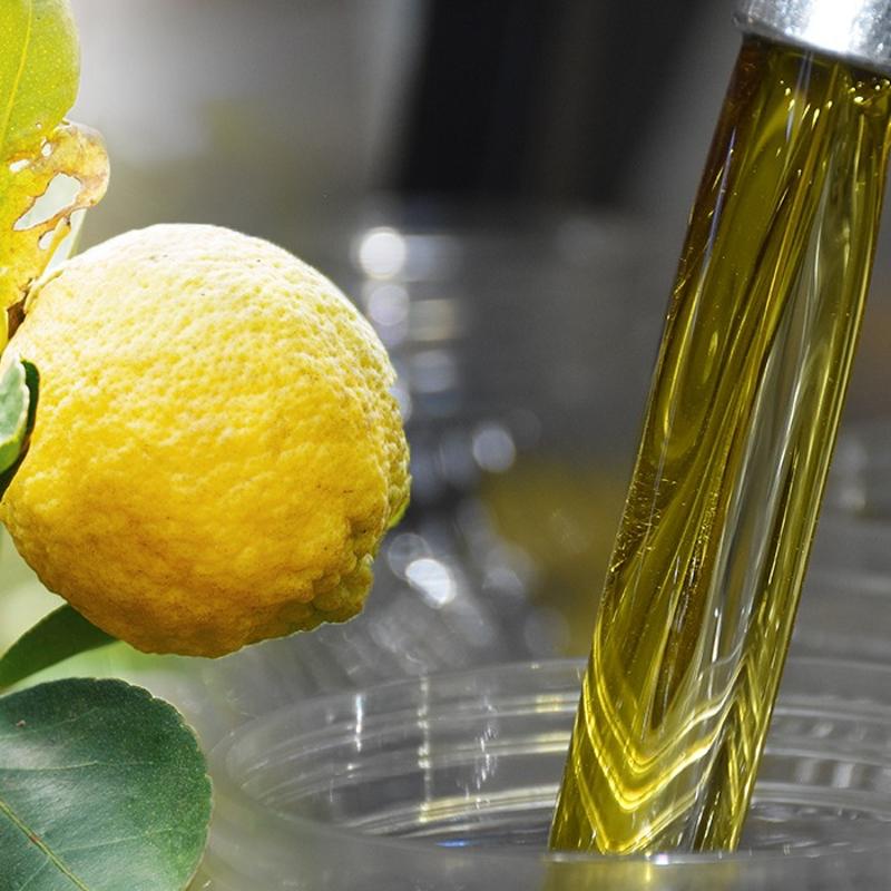 Kutu kutu kolajene bedel: Limon s�k�p i�in! K�r���kl��� milim milim a��yor, v�cudu dip�ik gibi yap�yor