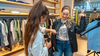 Yeni k�yafetler y�kamadan giyilir mi? Me�er hepimiz yanl�� yap�yormu�uz