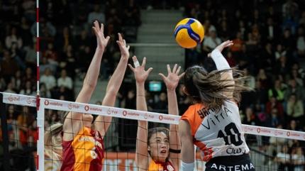 Eczac�ba��, Galatasaray Daikin'e set vermedi