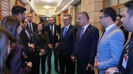 �leti�im Ba�kan� Duran, TBMM Bas�n Koridorunu ziyaret etti