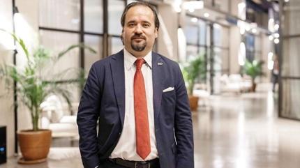 Robotu end�striye hizmet i�in e�itecek