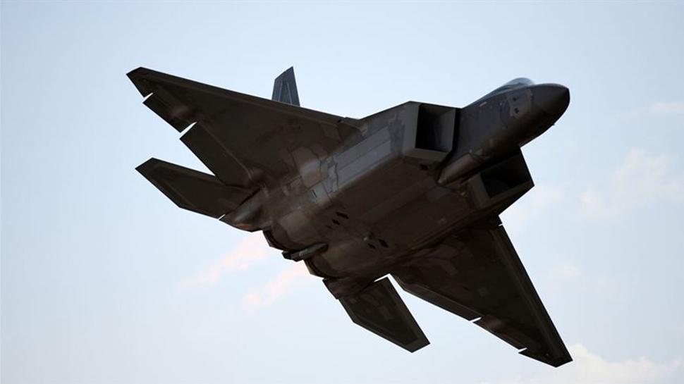 ABD'nin süper savaş uçağı dediği 'F-22 Raptor' gerçekten yenilmez mi?