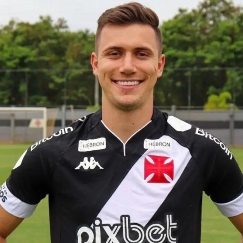 Be�ikta� pe�indeydi! Lucas Piton'un bonservisi belli oldu