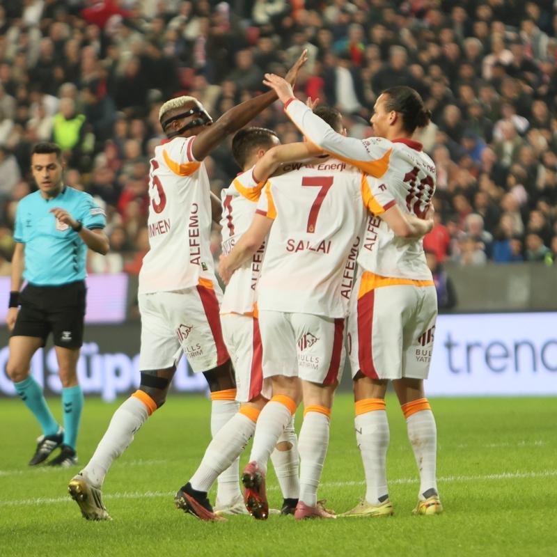 Galatasaray'�n kupada konu�u Ba�ak�ehir! ��te muhtemel 11'ler...