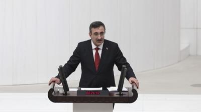 Kad�nlar �zerinden ideolojik tart��maya nokta: K�reselci ve oryantalist bir bak�� a����