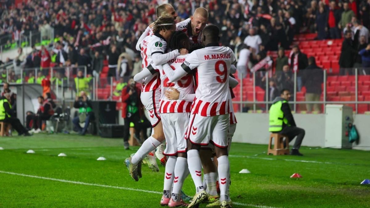 samsunspor konferans ligi mainz foto�raflar� resimleri