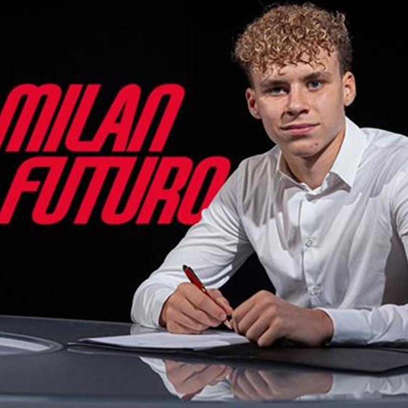 Zlatan Ibrahimovic'in o�lu resmen Milan'da!