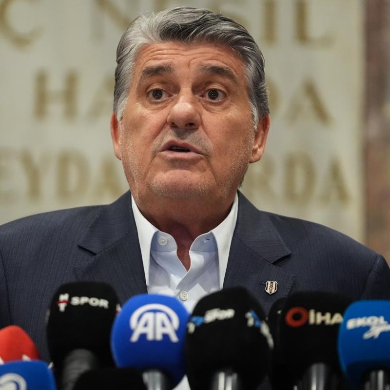 Be�ikta� Ba�kan� Serdal Adal�'dan hakem tepkisi! 'Monit�rle d�d�kle durdurmaya �al���yorlar'