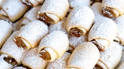 �ay�n en lezzetli i�birlik�isi: A��zda k�y�r k�y�r da��lan elmal� kurabiye tarifi