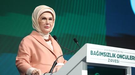 Emine Erdo�an: Ba��ml�l�klarla m�cadelenin bir vatan savunmas� oldu�unu unutmamal�y�z