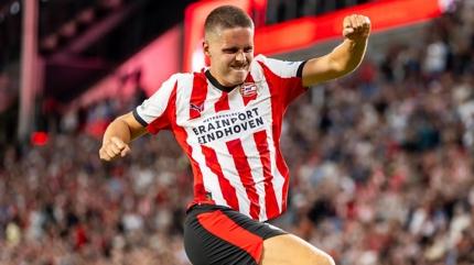 Fenerbah�e'de g�ndem Joey Veerman! PSV'den a��klama geldi