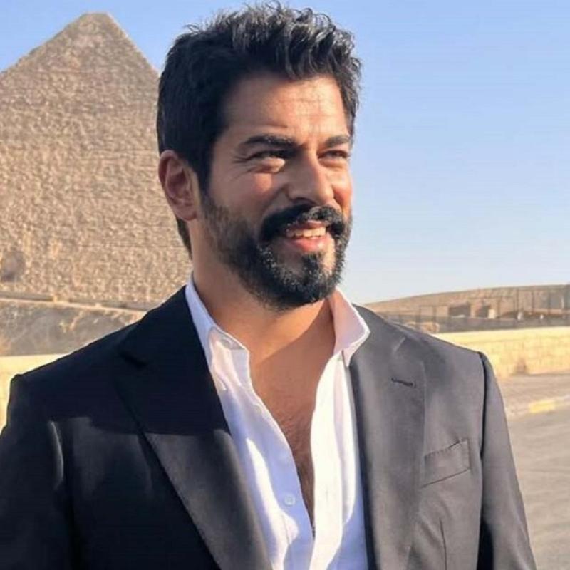 Tek ki�ilik oyunuyla sahneye ��kt�! Ortal�k yang�n yerine d�nd��