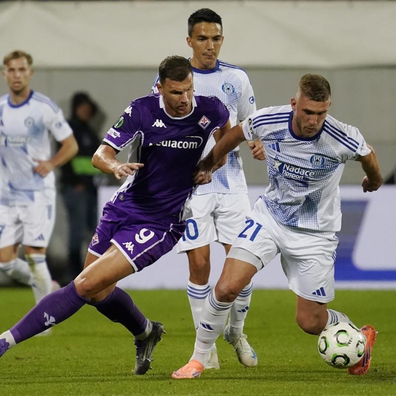 Fiorentina'dan ayr�lmaya haz�rlanan Edin Dzeko'ya bir talip daha!