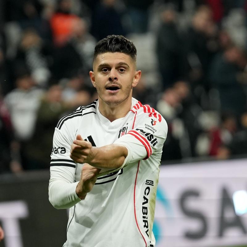 Milot Rashica: Forvet oynamaya al��k�n�m