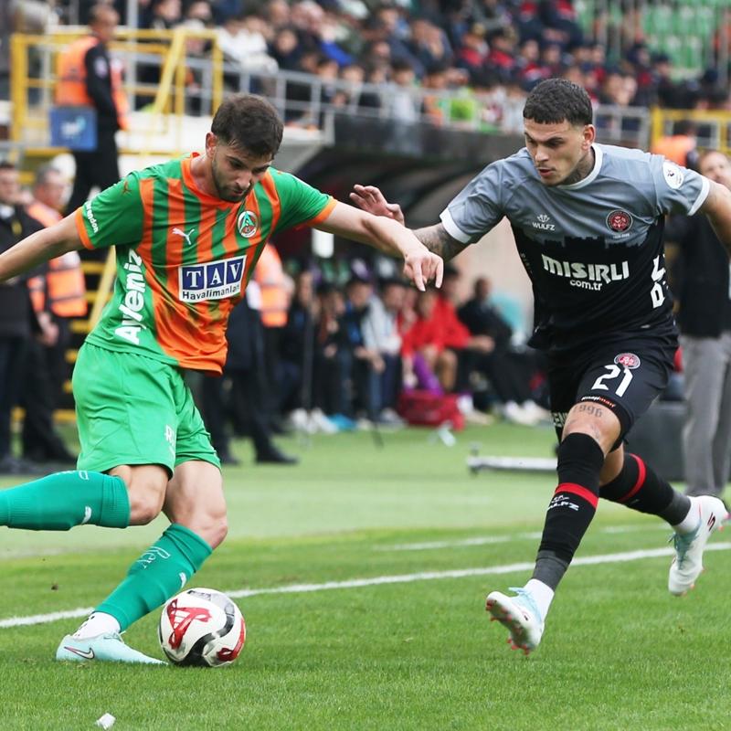 Alanyaspor evinde Fatih Karag�mr�k'� 2 golle y�kt�