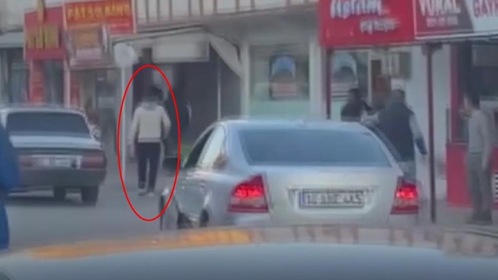 Kızının yanında karısını katletti: Elini kolunu sallayarak uzaklaştı