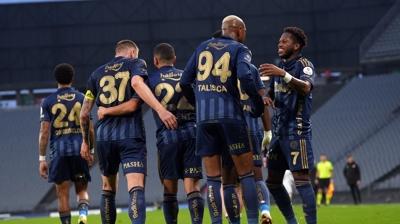 Fenerbah�e zirvenin kokusunu ald�