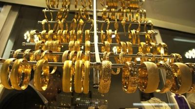 �stanbul'da sahte alt�n operasyonu: 2 farkl� kuyumcuya sat�� yapan ��pheli yakaland�