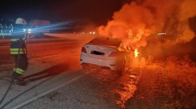 Seyir halindeki otomobil alevlere teslim oldu