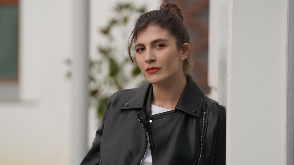 Taşacak Bu Deniz'in Savcı Feride'si... Naz Çağla Irmak yıldız ismin kızı çıktı! Bakın annesi kimmiş?