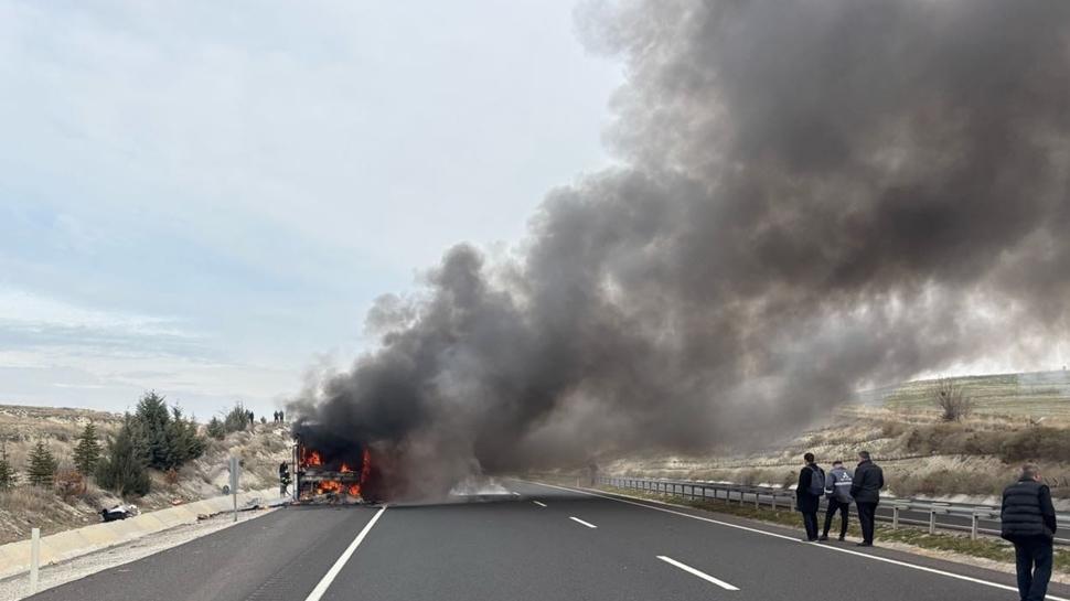 Yolcu otobüsünde yangın paniği: Ekipler müdahale etti