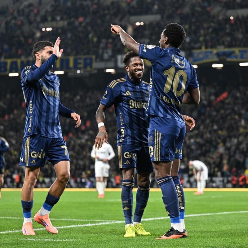 Derbi �ncesi tak�m da��ld�