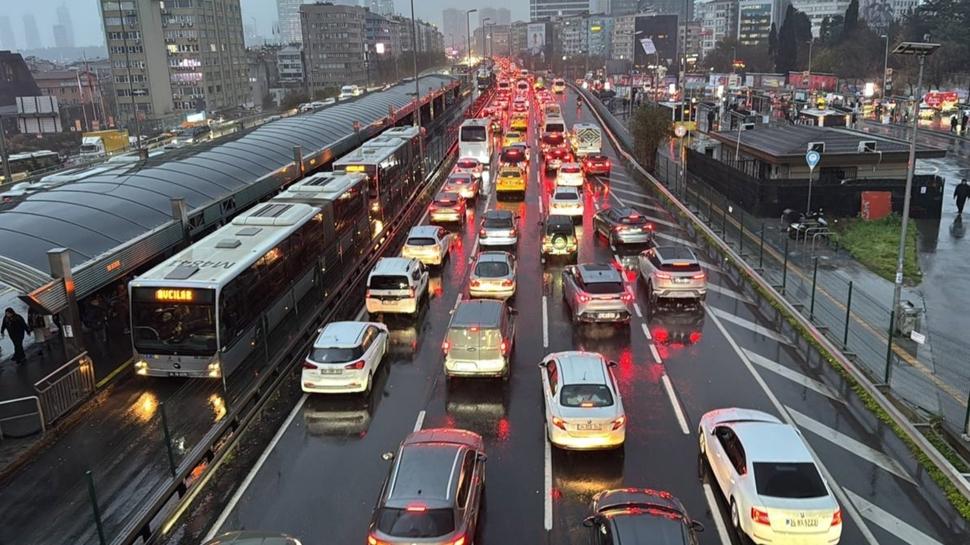 İstanbul'da trafik yoğunluğu yüzde 81'e çıktı