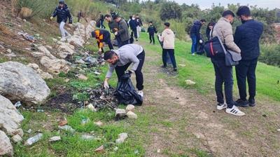 CHP'li belediyenin vurdumduymazl��� �ileden ��kard�: ��pleri vatanda�lar toplad�