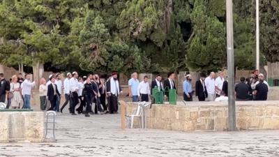 ��galci �srailliler, Mescid-i Aksa'ya bask�n d�zenledi.