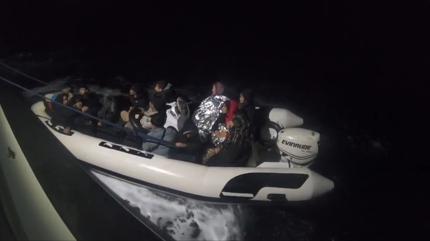 �zmir'de d�zensiz g��men operasyonu: 8'i �ocuk 56 ki�i yakaland�