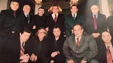 Kurtlar Vadisi hayranlar�n� �a��rtan ger�ek! Me�er y�llar �nce Karahanl� ve K�l��...