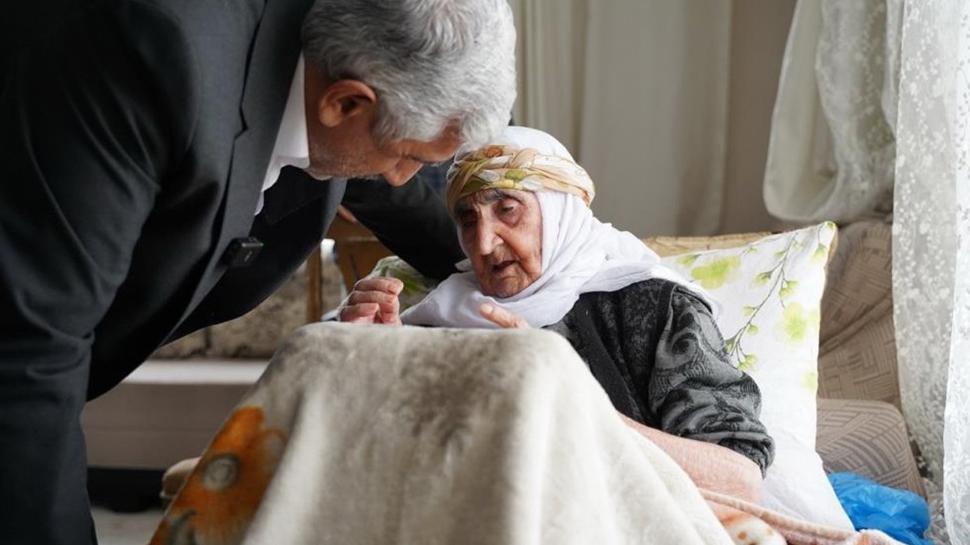 105 yaşında AK Parti'ye üye oldu