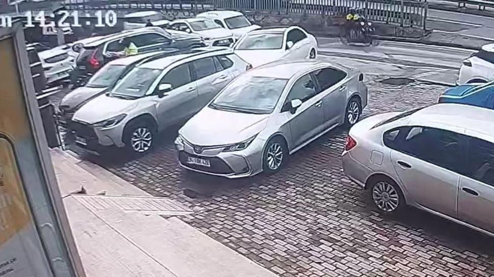 Başakşehir'de banka önünde silahlı saldırı... 2 kişi gözaltına alındı