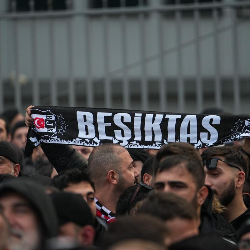 Be�ikta�l� taraftarlar Kad�k�y'e geldi