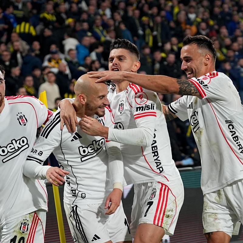 Be�ikta�'tan derbi sonras� sosyal medyada pe� pe�e payla��mlar