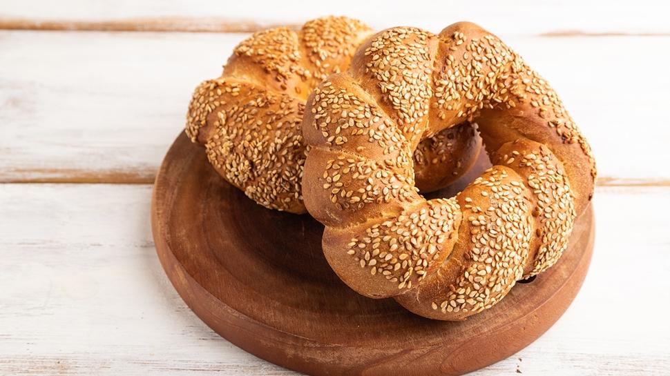 Kahvaltıda elyaf gibi yumuşacık açma tarifi: Tel tel ayrılan açmanın püf noktası tuzla mayayı ayırmak