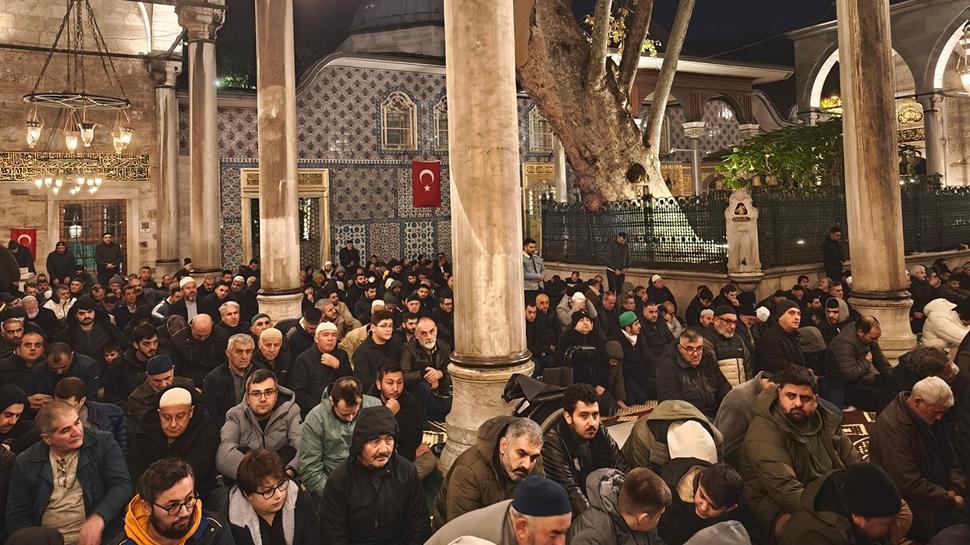 Üç Aylar Eyüpsultan'da dualarla karşılandı