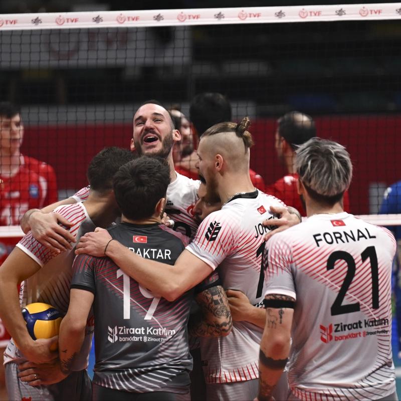 Voleybol Efeler Ligi'nde ilk devre sona eriyor
