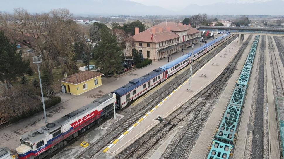 Yeni sezonun ilk seferi: Turistik Doğu Ekspresi Erzincan'a ulaştı