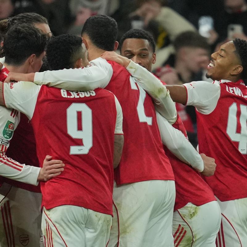 Arsenal penalt�larla yar� finalde! Chelsea'nin rakibi oldu