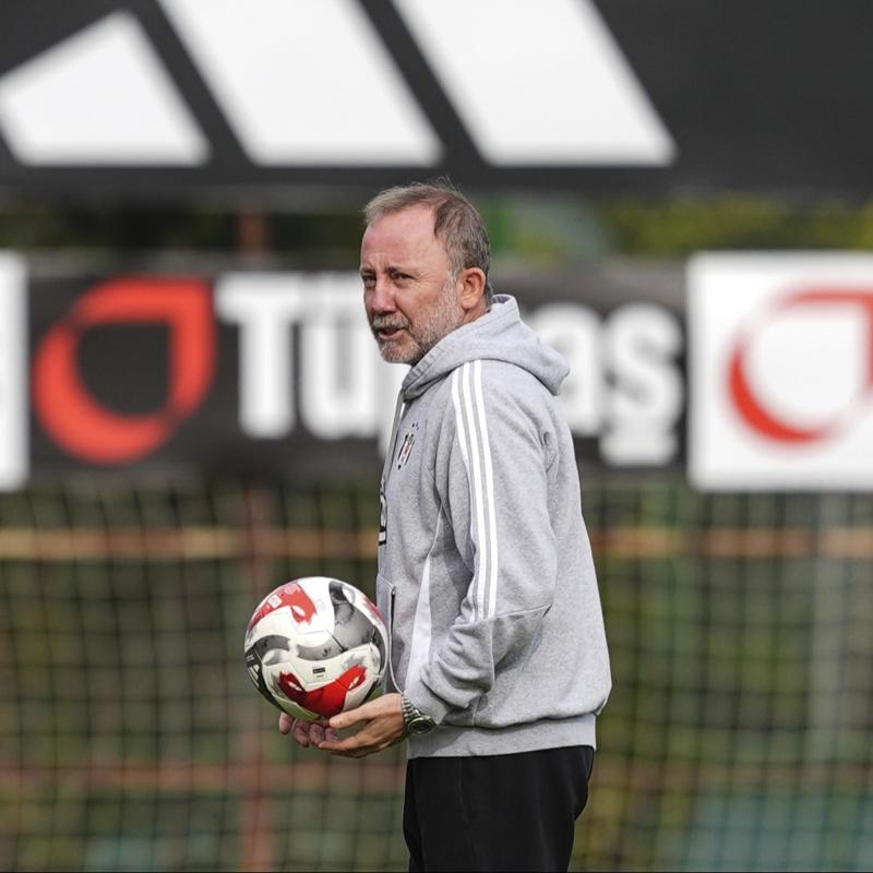 Be�ikta�'�n devre aras� kamp program� netle�ti