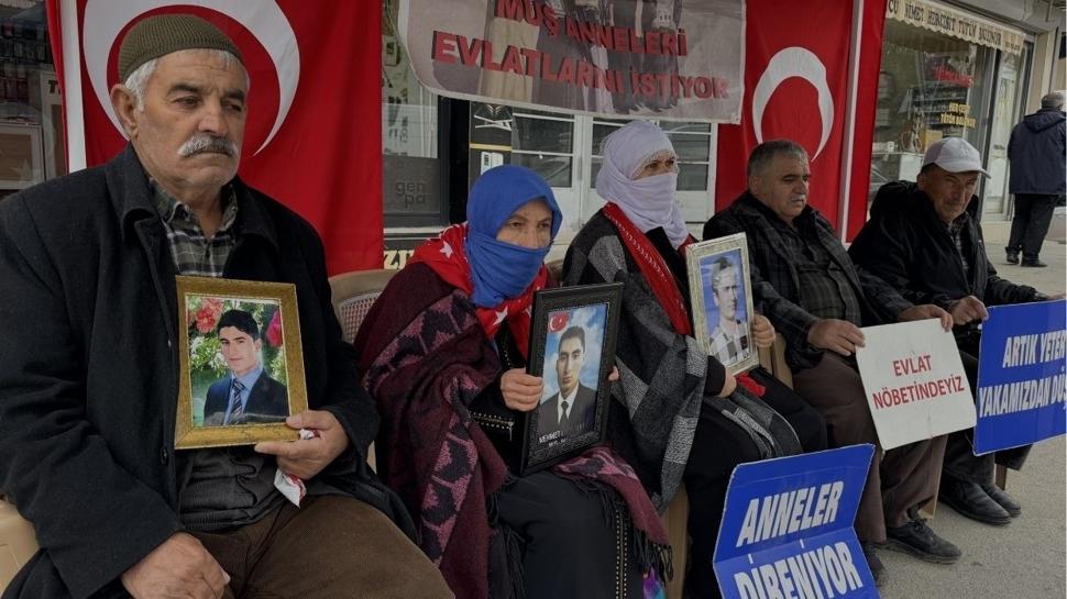 Evlat hasreti dinmiyor! Muş'ta ailelerden ortak çağrı