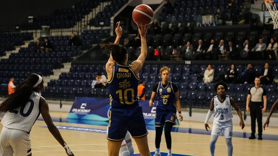 Fenerbahçe Opet, namağlup liderliğini sürdürdü