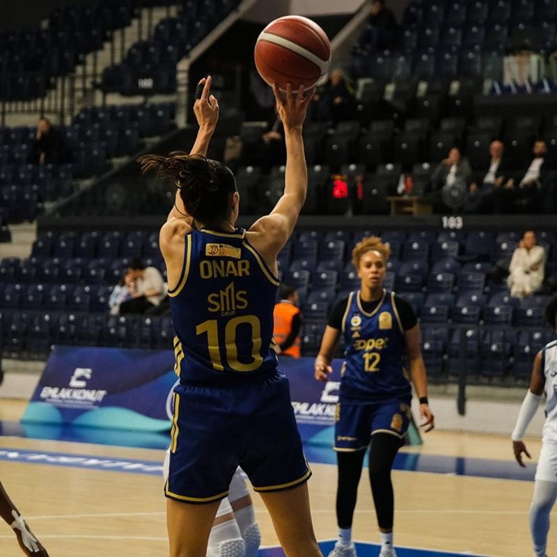 Fenerbah�e Opet, nama�lup liderli�ini s�rd�rd�