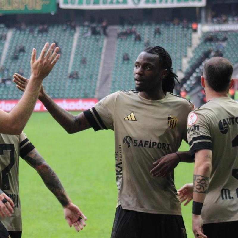 Kocaelispor taraftar� �n�nde bamba�ka